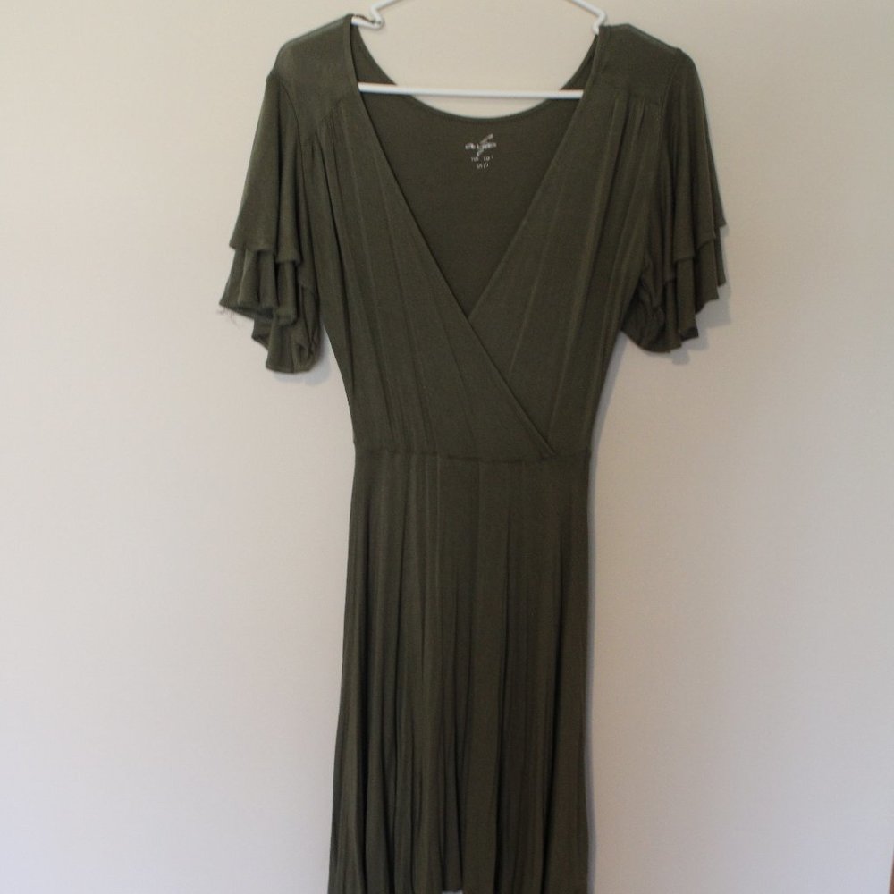 Alya Dark Green Dress with flowy sleeves. Size Sm